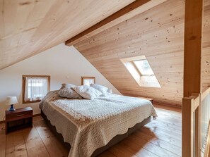 3 chambres, fer et planche à repasser, Wi-Fi, draps fournis
