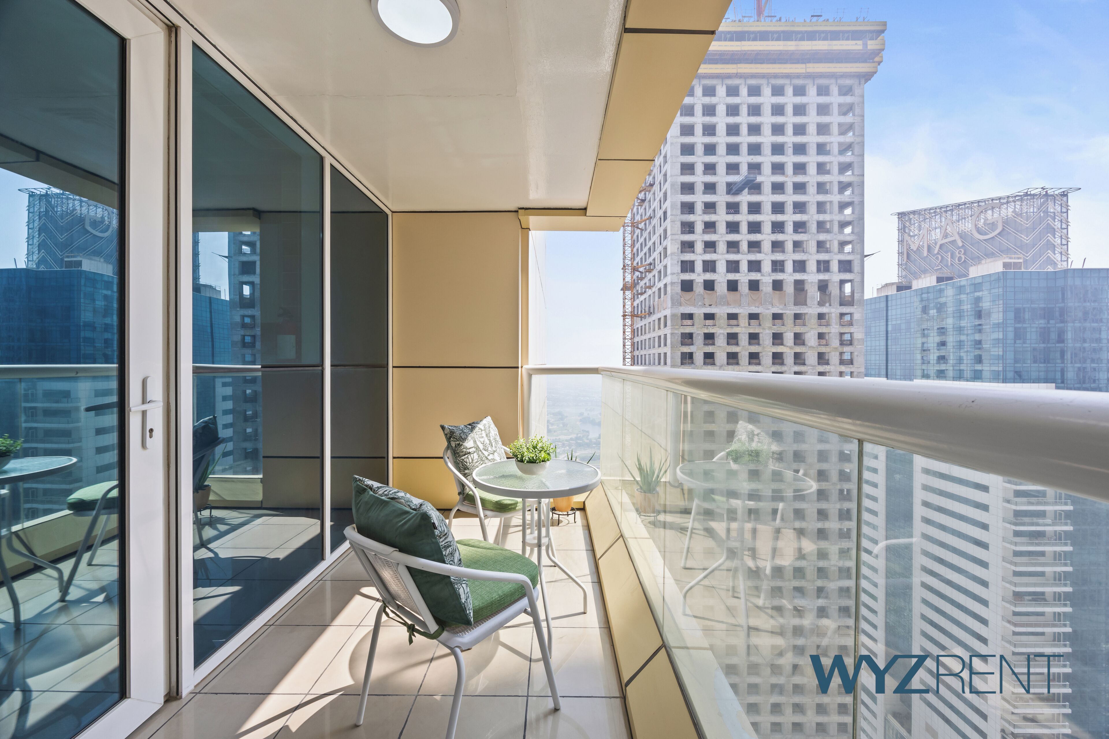 標準公寓, 城市景觀 | 陽台