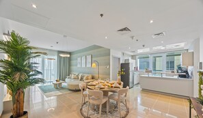 In-room dining - Aegean Charm 2BR Sulafa Tower Marina (Dubai)