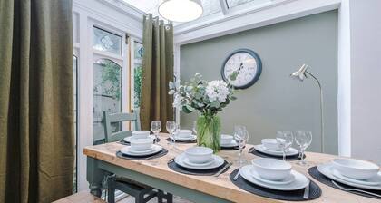Stylish 5BR House – Chester Centre | Sleeps 11