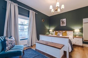 5 bedrooms, iron/ironing board, free WiFi, bed sheets