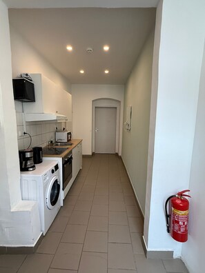 Leilighet – basic | Eget kjøkken | Kjøleskap, mikrobølgeovn, ovn og kokeplater