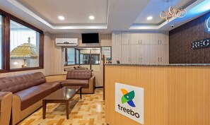 Reception - Treebo Golden Bliss (Puducherry)
