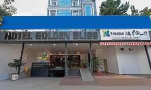 Property entrance - Treebo Golden Bliss (Puducherry)