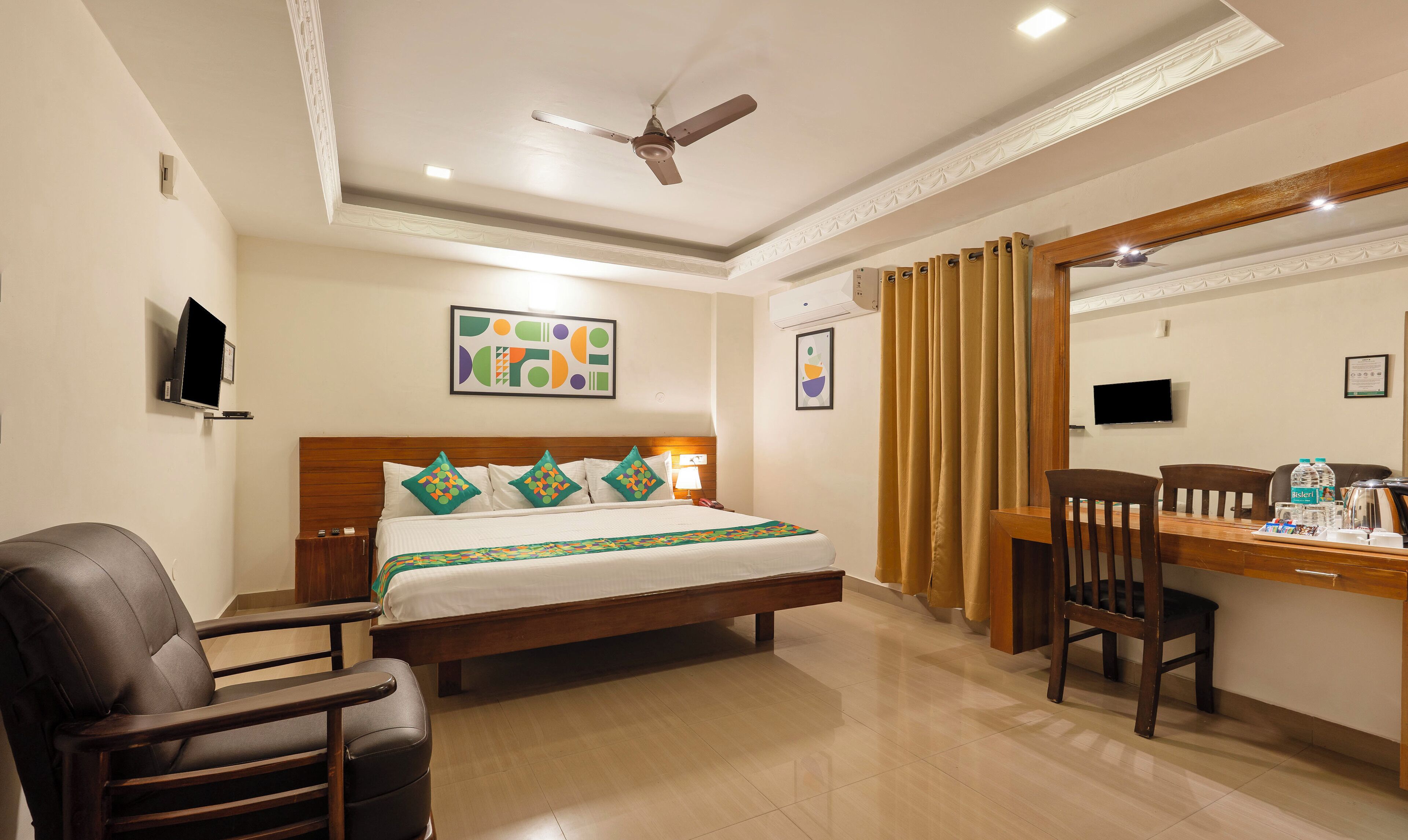 ห้องพรีเมียมดับเบิล | เตารีด/โต๊ะรีดผ้า