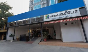 Property entrance - Treebo Golden Bliss (Puducherry)