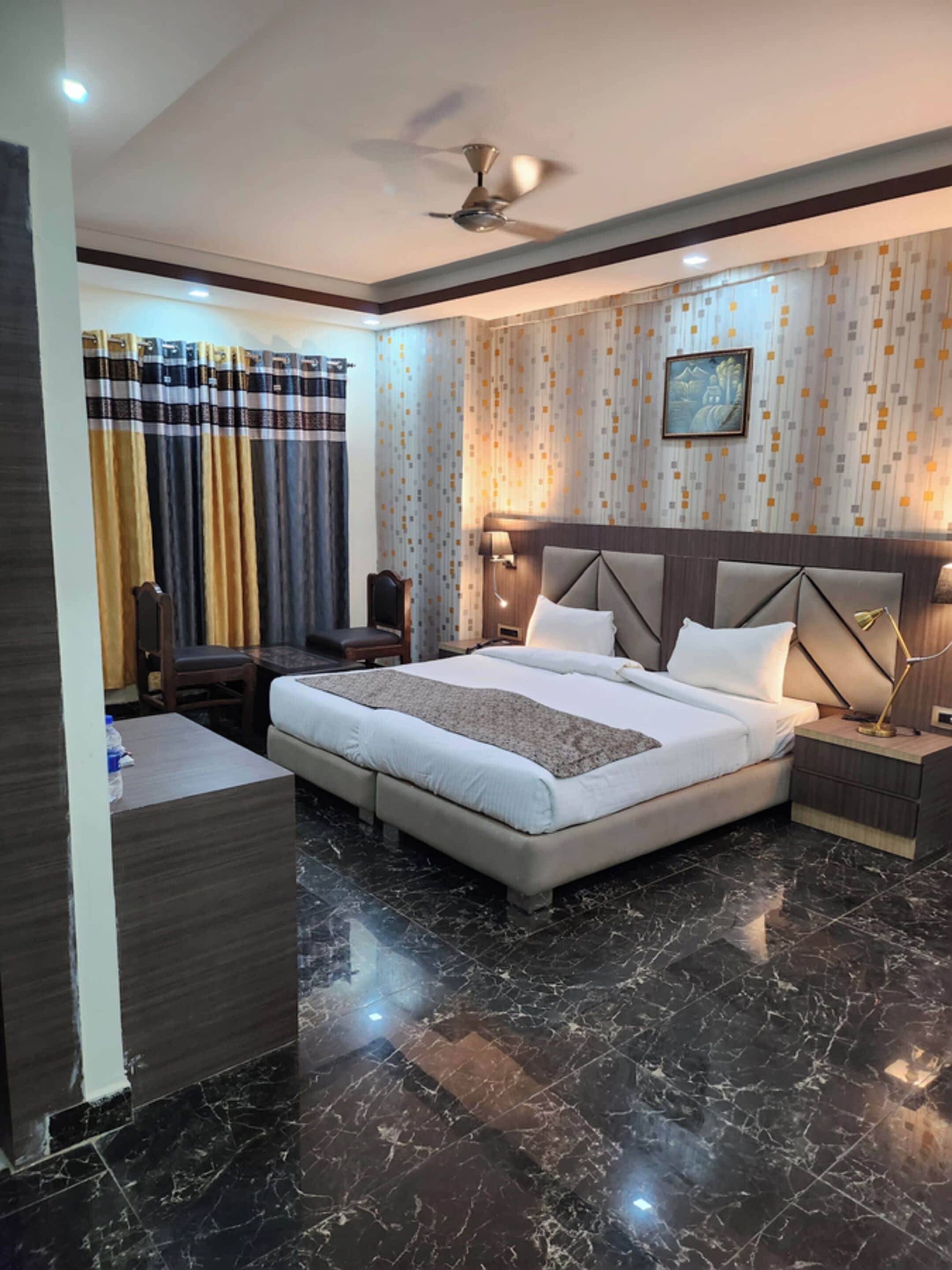 Exclusive Double Room | Free WiFi, bed sheets