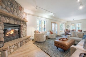 TV, fireplace, DVD player - Pet Friendly Four Bedroom Cross Creek Condo - CC102 (Frisco)