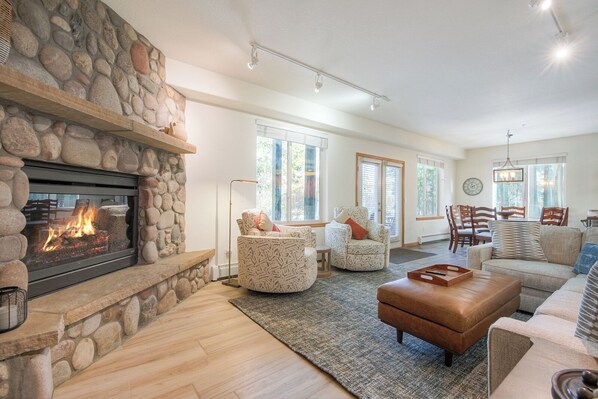 Téléviseur, foyer, lecteur de DVD