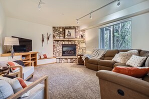 Televisio, takka, DVD-soitin