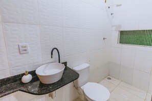 Dusche, Handtücher, Seife, Toilettenpapier