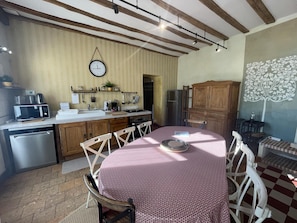 Dining - Charming cottage, private garden, near Tours, pets allowed (Ballan-Miré)