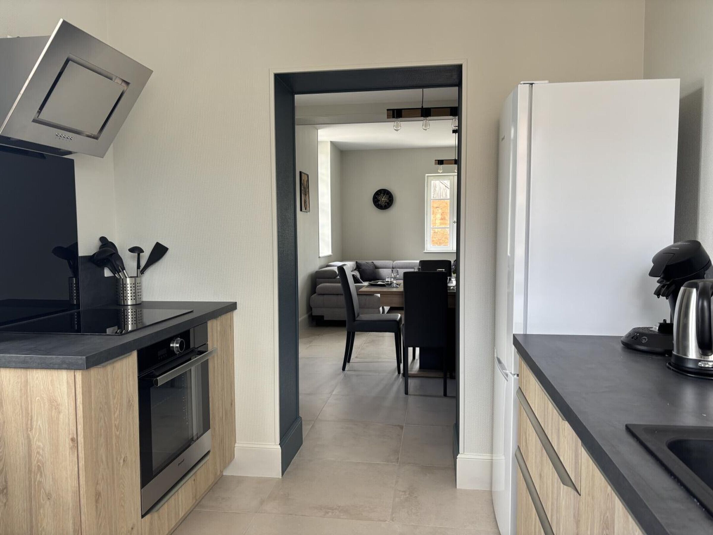 Kylskåp, mikrovågsugn, ugn och diskmaskin