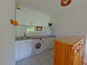 Microwave, oven, stovetop, coffee/tea maker