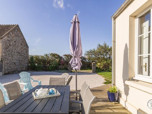 Maison de vacances à Sciotot avec jardin, proche plage et randonnées