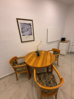 Exterior - Budget 1BR Apt Close to Westbahnhof (Vienna)