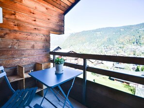 Outdoor dining - Morzine: Apartment 4 pers, balcony, near slopes (Morzine)