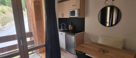 Frigorífic, microones i rentaplats