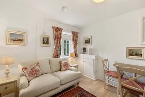 テレビ、暖炉、書斎 / ワークスペース