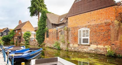 The cutest cottage near Canterbury + free parking