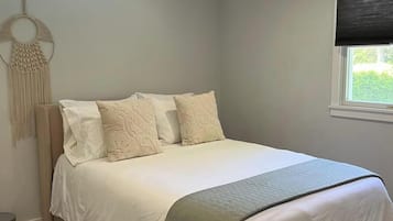 4 bedrooms, iron/ironing board, free WiFi, bed sheets