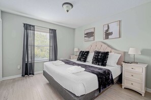 3 soverom, skrivebord, wi-fi og sengetøy