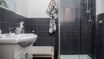 Appartamento, balcone, vista città | Bagno