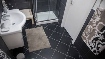 Apartment, Balcony, City View | Bathroom