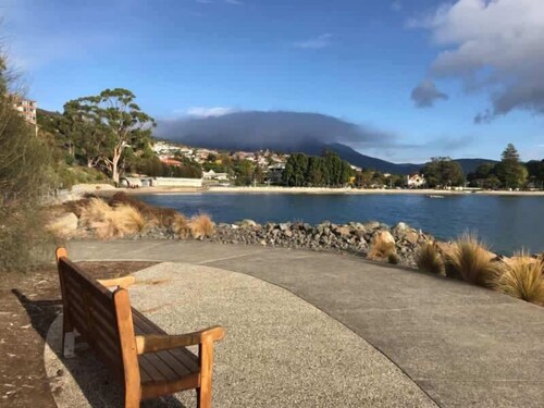 Sandy Bay Home - The Ultimate Base in Hobart