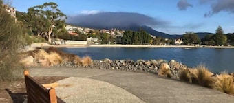 Sandy Bay Home - The Ultimate Base in Hobart