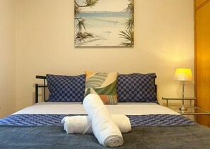 3 عدّة غرف نوم ومكواة/لوح كي وسرير سفر وواي فاي