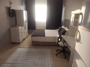 Caja de seguridad en la habitación, cortinas blackout y insonorización 