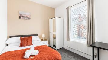 7 bedrooms, iron/ironing board, internet, bed sheets