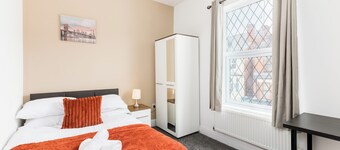 NEW! Spacious 7BR House with Free Parking and WIFI