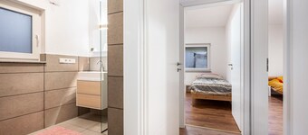 Holiday Home 'Cozy Ground Floor' with Private Terrace, Private Garden and Wi-Fi