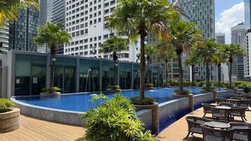 Kolam renang terbuka