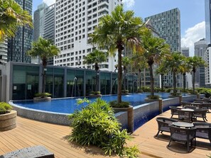 Kolam renang outdoor