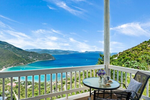 NEW LISTING: Makere House, Cottage & Pool - Spectacular Views, 5 Mins To Beaches