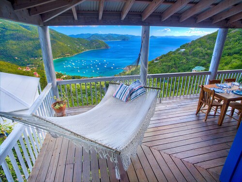 NEW LISTING: Makere House, Cottage & Pool - Spectacular Views, 5 Mins To Beaches