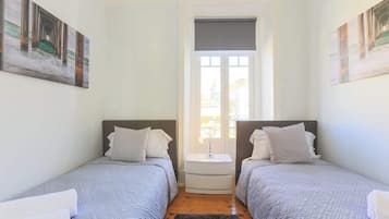 2 bedrooms, desk, iron/ironing board, travel crib