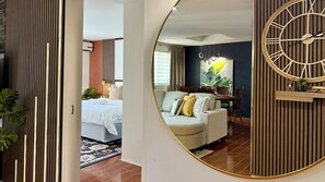 3 室のベッドルーム、デスク、アイロン / アイロン台、旅行用ベビーベッド