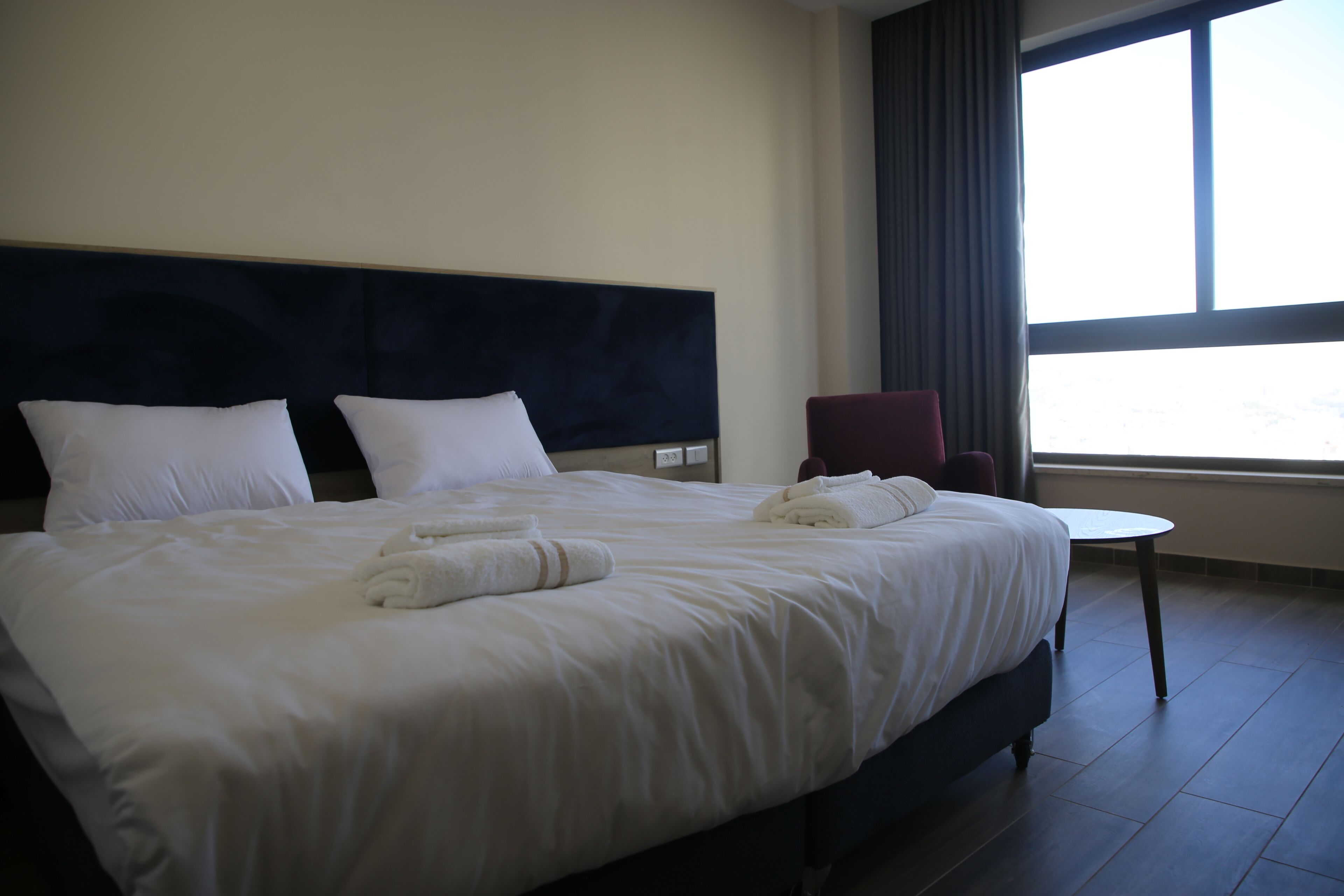 家庭房, 城市景观 | 迷你吧、办公桌、笔记本电脑工作区、免费 WiFi