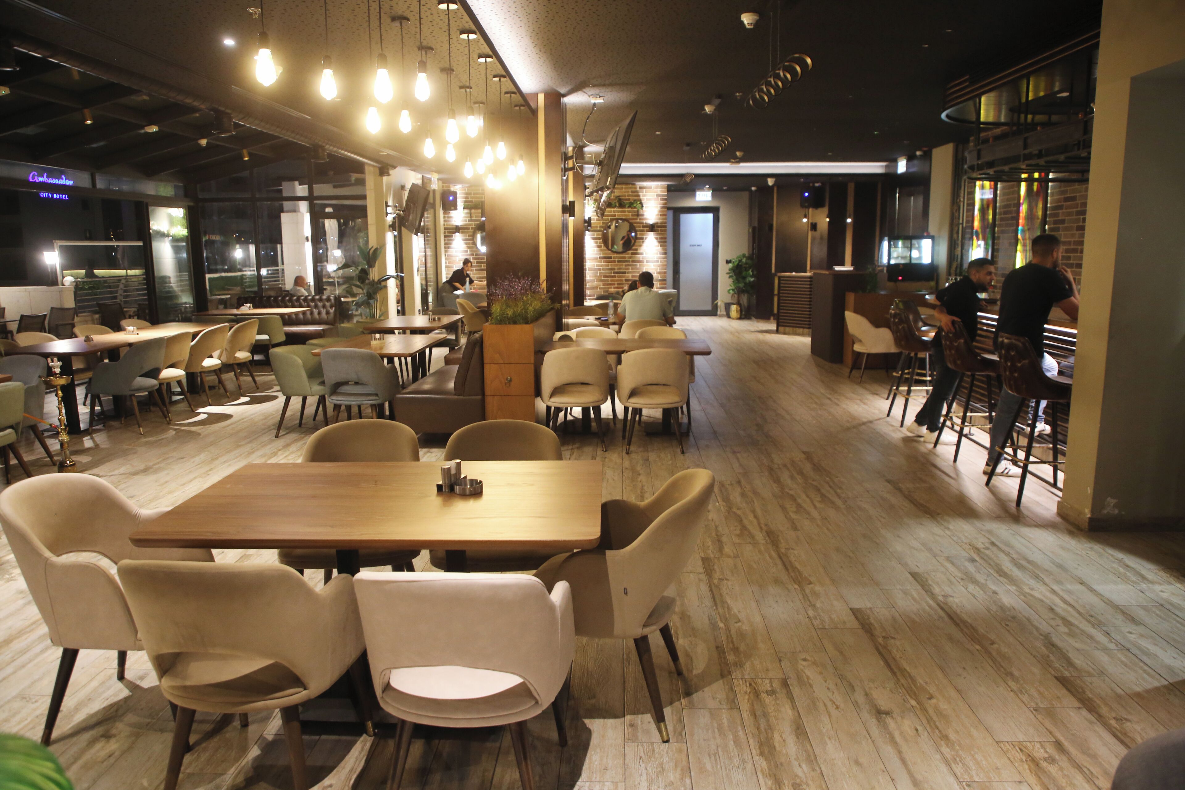 Free daily full breakfast 