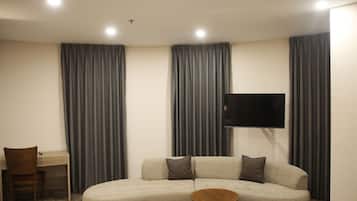 Deluxe Suite, City View | Desk, laptop workspace, free WiFi
