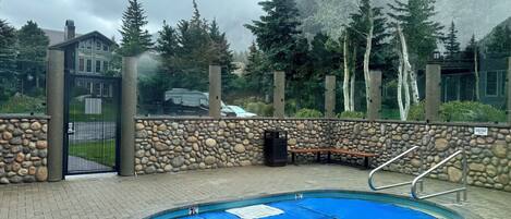 Tina de hidromasaje al aire libre