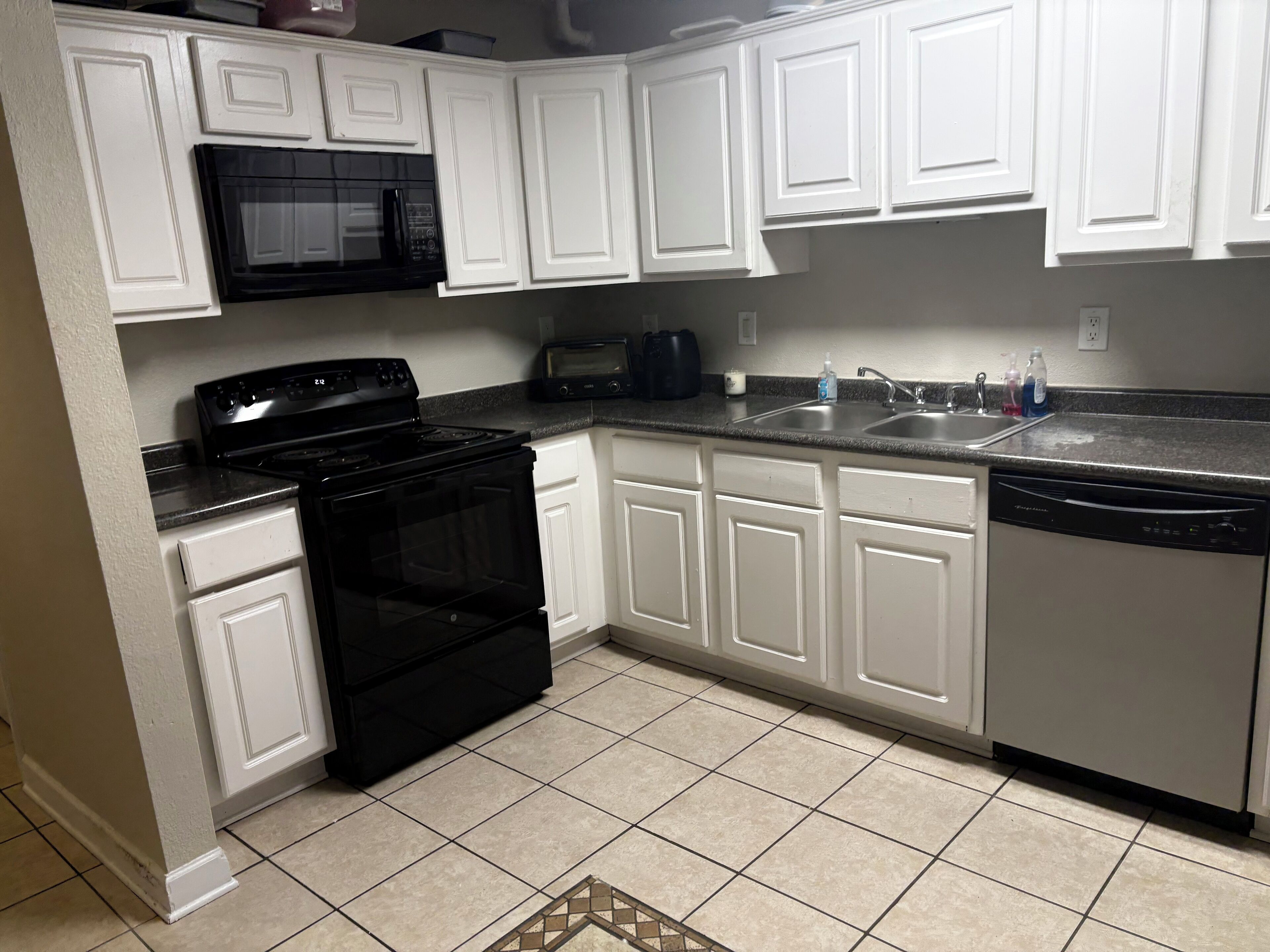 Micro-ondes, four, plaque de cuisson, lave-vaisselle