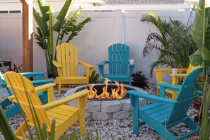 Property grounds - Spacious retreat w/ pool & putting green (Seminole)