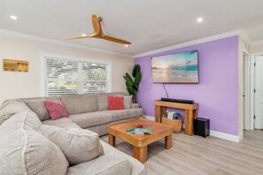 Téléviseur, foyer, bureau