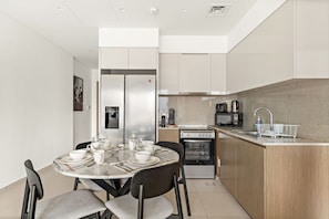 Fridge, microwave, oven, stovetop - FIRST CLASS | 2BR | Burj Khalifa & Pool Views (Downtown)