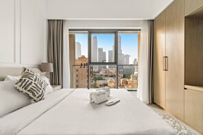 2 عدّة غرف نوم ومكواة/لوح كي وواي فاي وملاءات أسرّة